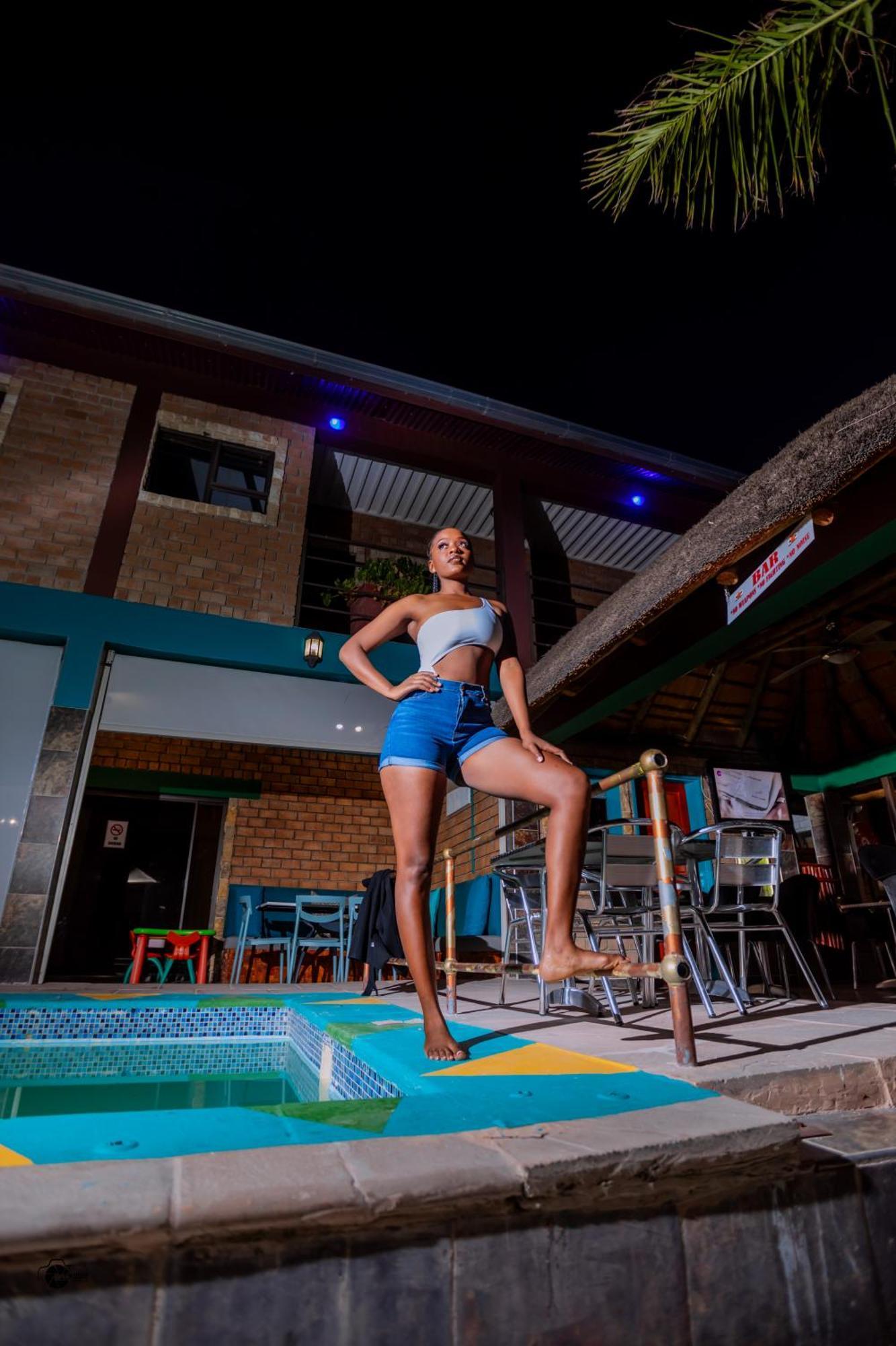 Road House Guest House Omuthiya Buitenkant foto
