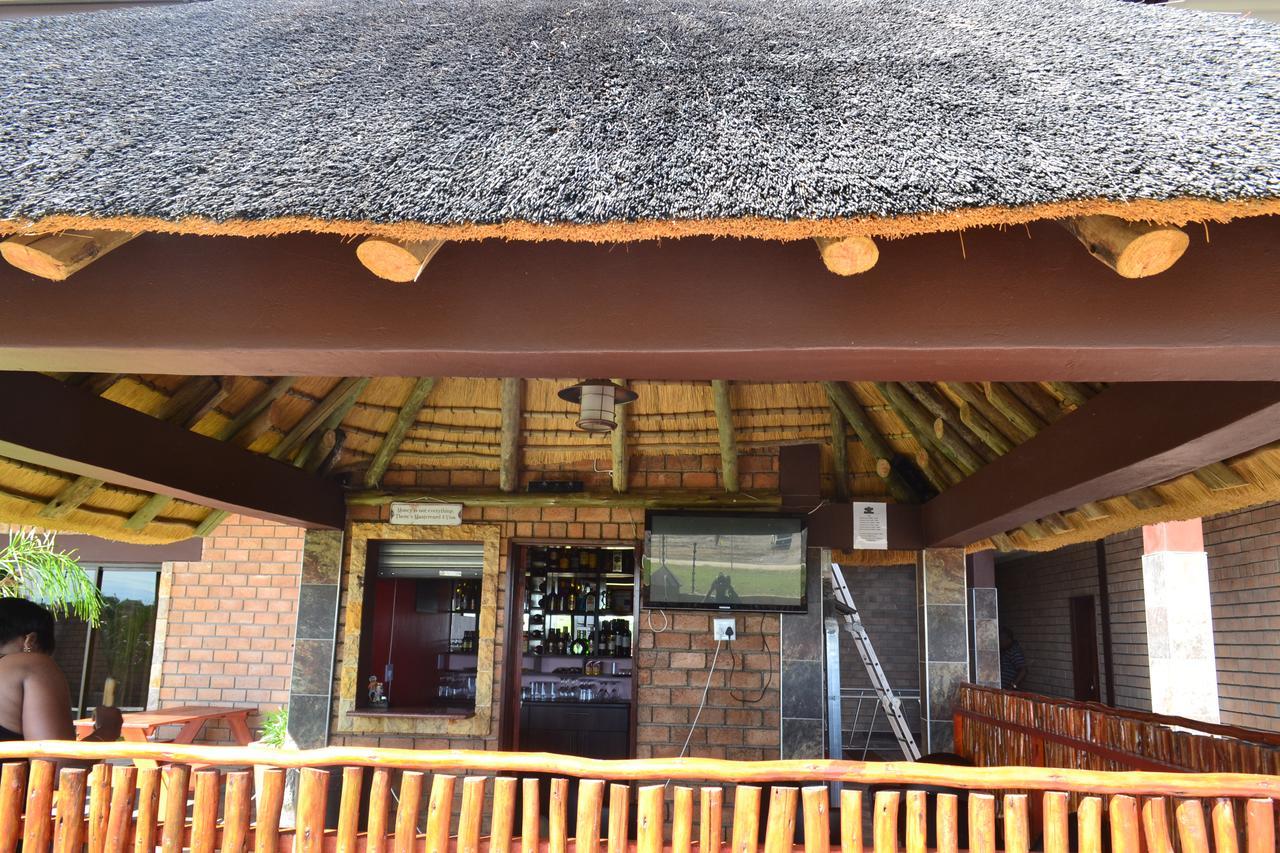 Road House Guest House Omuthiya Buitenkant foto